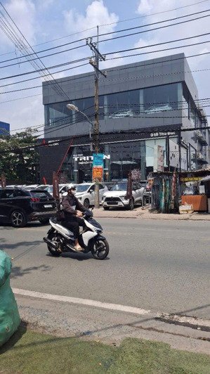 bán mặt tiền hoàng hữu nam vị trí vàng kinh doanh đối diện showroom misu, ford