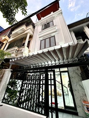 nhà đẹp 4 tầng xây mới phố đông khê, có sân cổng riêng, gara oto cách nhà 20m