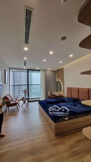 cần bán căn studio 33m2 đủ đồ view hồ thiên nga toà r3 onsen ecopark.lh ạ