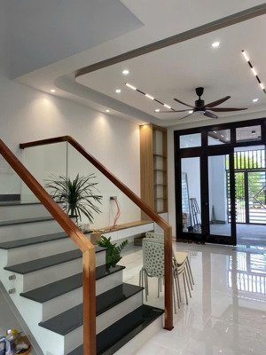 nhà 3 tầng hòn rớ 2 full nội thất 5pn 4wc đối diện siêu dự án sungroup