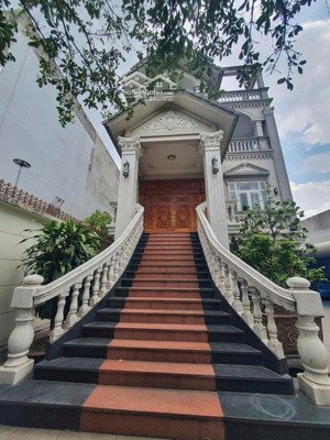 bán biệt thự xây tâm huyết 600m²(15x40m) trung tâm hành chính dĩ an, thiết kế xa xỉ, 55 tỷ.
