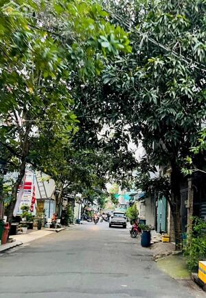 BÁN ĐẤT TẶNG NHÀ, HẺM Ô TÔ, PHAN VĂN HỚN - Q12, DT196m2, chỉ 10.x tỷ