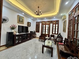 đẳng cấp-ô tô vào nhà - mặt tiền rộng-kinh doanh - ô chờ thang máy -nguyễn khang- cầu giấy