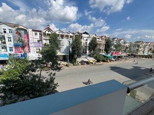 nhà riêng khu dân cư 586 mặt tiền ( cần bán gấp )