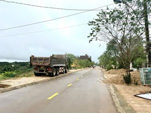 bán nhà 175m2 thị trấn măng đen kon tum 5 tỷ ngang 7m đất ở toàn bộ