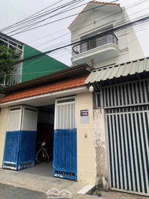 hẻm oto phan bội châu-dĩ an, 1 trệt 2 lầu, 3pn, 3wc giá 5 tỷ còn thương lượng.