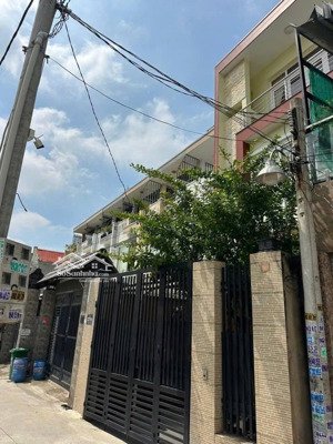 nhà 1 trệt 2 lầu gần bigc go dĩ an, 98m2, sổ sẵn, giá nhỉnh 4 tỷ tl