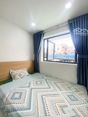 studio full nôị thất, có ban công, than máy