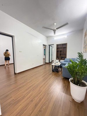 chính chủ bán căn tập thể nghĩa tân!!! tầng 3 - 90m2 - 4,295tỷ - oto đỗ cửa - tiện ích ngập tràn.