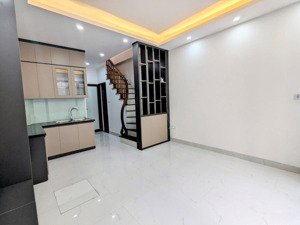 bán nhà lô góc xây mới siêu thoáng, chỉ vài trăm mét ra chợ hđ, tiện ích đủ cả, nhanh tay thì còn