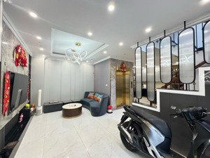 nhà xinh. mặt phố hoàng văn thái. chỉ 18,8 tỷ