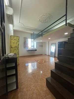 phòng rộng 35m2, full nội thất có gác, bếp nấu ăn, cửa sổ, ngay tô hiến thành q10