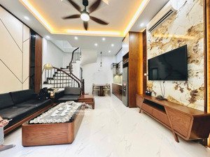 nhà đẹp lô góc, gần phố, trương định, hoàng mai 34m, 5 tầng, mt 4.7m, giá 9.5 tỷ.