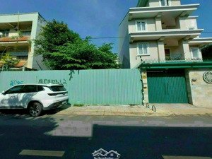 tôi cần bán lô đất giá 3tỷ050/238,39m2, đường oto nguyễn thành ý - p.đa kao - q.1 gần cv lê văn tám