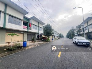 bán căn shophouse 2 tầng kđt oasis, ngay gần đối diện đại học việt đức, sổ hồng riêng, giá 1,75 tỷ