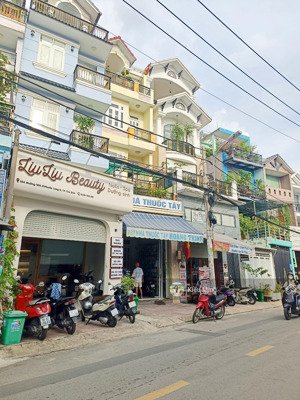 mặt tiền kinh doanh dt 5x20m vuông vức 4 tầng hoàn công đủ, đường nhựa vỉa hè chỉ 12,x tỷ