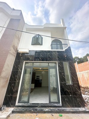 chủ gởi bán nhà 1 trệt 1 lầu (hoàn công) thuộc kdc hoàng minh chánh p. hoá an. giá chỉ 3,2 tỷ