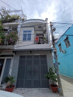 nhà lô góc 2 mặt tiền xe hơi tránh nhau 1t1l