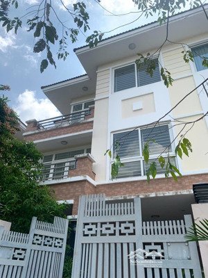 cần bán biệt thự song lập view sông sg, 195m2, 8.5ty tl, sổ hoàn công, giá tốt cho khách thiện chí