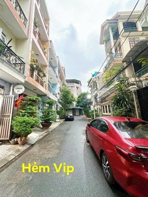 biệt thự mini kiến trúc châu âu xe hơi vào tận nhà