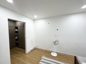 bán căn chung cư 3 phòng ngủ 3 wc căn góc 120m2 giá 3,1 tỷ ngay ngã tư thủ đức