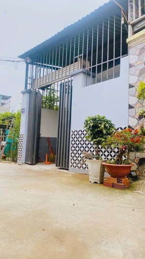 nhà cấp 4 p dĩ an dt 72m giá:2ty850 đg xe tải thông gần chợ thông dụng p dĩ an 2 pn, lh: 