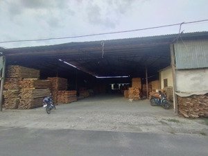 cho thuê kho đường thượng cát, bắc từ liêm. dt 1200m, cao 6m, điện 3fa, xe công đỗ cửa. giá 30k/m