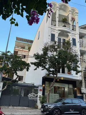 bán khách sạn đường đinh tiên hoàng (sát biển), phường 1 - dt: 105m2 - ngang 5m - giá: 24,9 tỷ