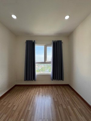 cần cho thuê căn hộ tầng 15, block a chung cư diamond riverside, view hướng ra quận 6 thoáng mát