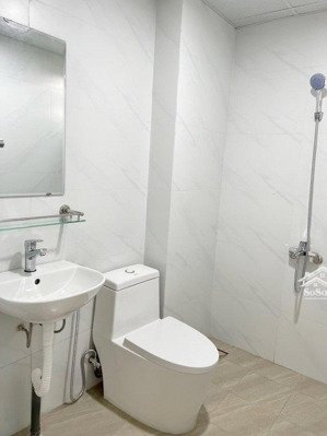 chính chủ cho thuê phòng 1 phòng ngủ 1 phòng khách tại ngõ 68 đình quán giá 5.3tr