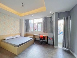 cho thuê căn hộ ban công cửa sổ trời siêu thoáng, nhà mặt tiền ngay hồ con rùa, trung tâm thành phố