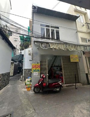 cho thuê nhà hẻm 2m (xm) cách mạng tháng 8, p. 10, q. 3 giá 7.5 tr/th