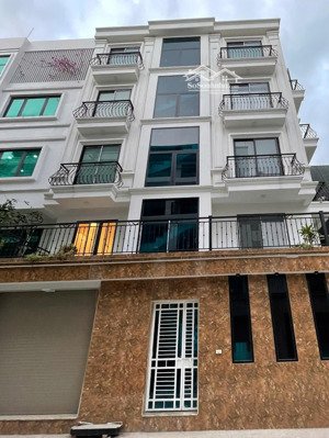 cho thuê nhà nguyễn văn lộc mỗ lao, hđ. dt 90m, mt 8m, 5 tầng, thang máy. giá 30tr. h 