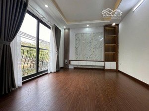 bờ sông sét ô tô tránh dừng đỗ trước cửa kinh doanh đa ngành diện tích: 20m x 5 tầ