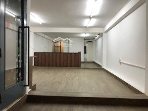 cho thuê tầng nhà phố có cầu thang riêng- hẻm pasteur quận 1. dt: 60m2/ 1pn+, 2wc. giá: 10 triệu