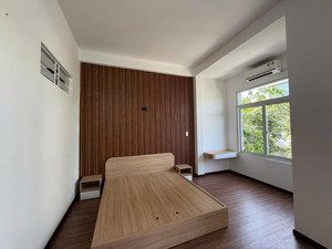chính chủ cho thuê nhà 3 tầng gồm 6 phòng ngủ ngay phố phạm văn đồng phù hợp để ở và kinh doanh