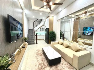 gấp gấp! nhà phố khúc thừa dụ, cầu giấy, lô góc, cực gần phố, kinh doanh, ở luôn và ngay ạ