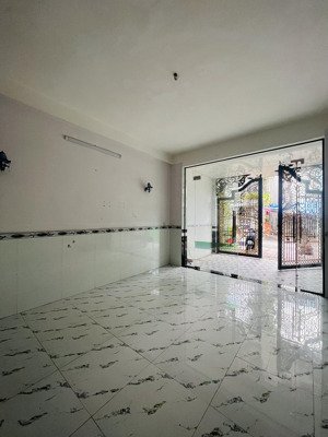 cho thuê nhà trệt lầu 3 phòng ngủ khu dân cư 586