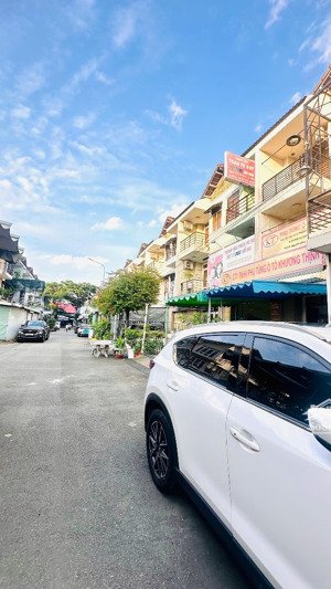 hạ giá 500 triệu bán gấp nhà 1 trệt 3 lầu ngay chợ đêm tân biên - biên hoà