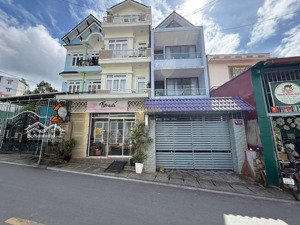 mặt tiền kinh doanh cách chợ đà lạt 2km, 80m2 vuông vức 4 tầng hoàn công