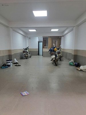 nhà ngõ 106 hoàng quốc việt, diện tích 65m2 x 7 tầng có thang máy đủ điều hòa, đường ô tô tránh