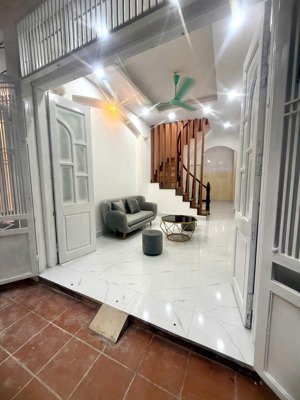 sống bên hồ tây nhà 42m2 mt 3.63m, 4 tầng không khí trong lành, ở ngay giá 8.x tỷ