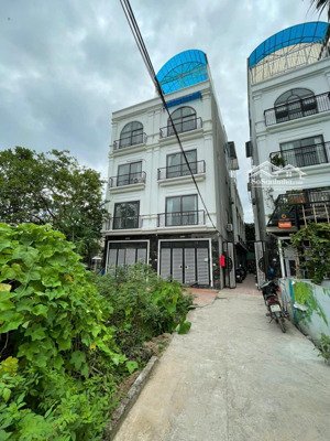 nhà 4 tầng tại phụng châu diện tích 39m2, giá 3,9 tỷ gần đại học thể dục thể thao