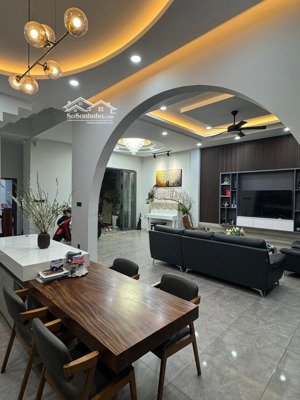 cần bán căn biệt thự, thuộc kdc phong phú 5 ,bình hưng, kế bến xe q8. dt: 9x19,5m xây 2 lầu