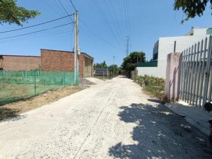 đất diên khánh giáp ranh nha trang, mặt tiền đường rộng 7m liên thông. chỉ 11,5tr/1m2