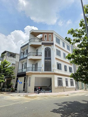 bán nhà 2 mặt tiền kinh doanh tốt trong kdc sầm uất