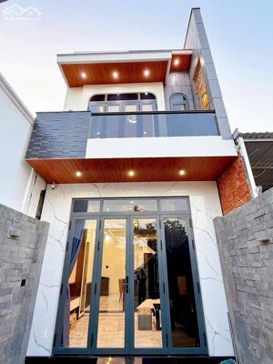 NHÀ PHỐ MỚI – 1 TRỆT 1 LẦU – 75M² – 3PN – 3WC – GIÁ 2 TỶ 250 – SHR