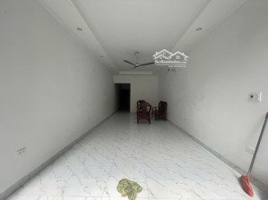 nhà riêng phố nguyễn chính tân mai dt 70m2x3,5t, giá 20tr/th