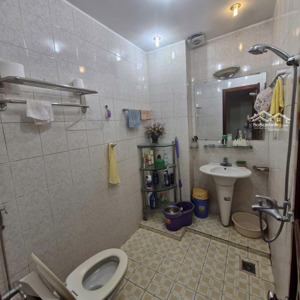 chdv trung hoà, cầu giấy 60m 5 tầng 8pn + mbkd
nội thất điều hoà, nóng lạnh
đường ô tô tránh