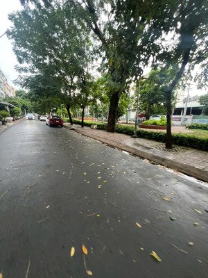 đường 12m có lề phường phú thạnh dt 5mx18m 2 lầu đúc giá 9,9 tỷ